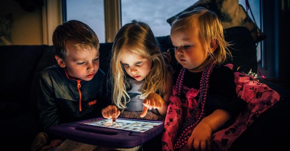 Ψηφιακές Οθόνες: Πώς επηρεάζουν τα μάτια των παιδιών