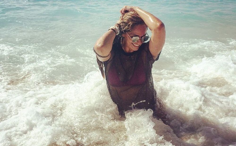 Η Βίκυ Κουλιανού δάμασε τα κύματα και ανέβασε τη θερμοκρασία στο instagram! [Photo]