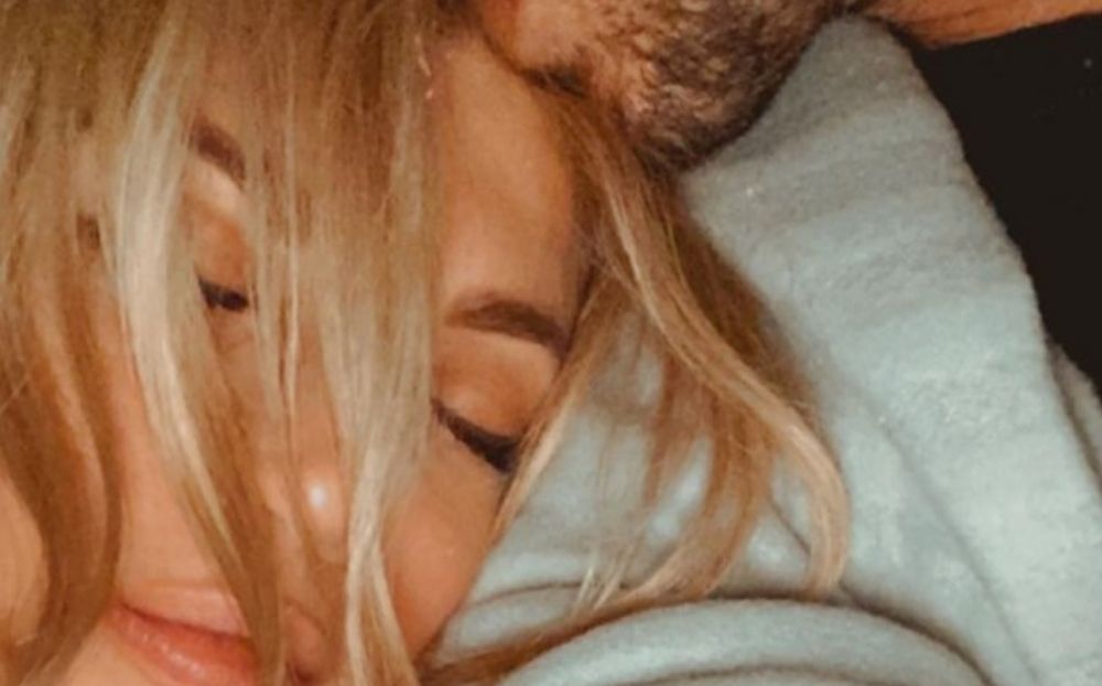 Έριξε το instagram: H Σπυροπούλου κοιμάται στην αγκαλιά του Σταθοκωστόπουλου και παίρνει το πιο τρυφερό φιλί - ΦΩΤΟ