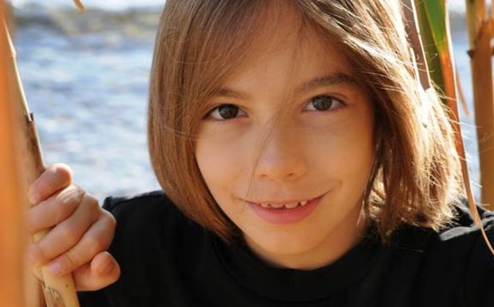 Ο 8χρονος πιανίστας Στέλιος Κερασίδης, διασκεύασε το παραδοσιακό τραγούδι «Γιάννη μου το μαντήλι σου»
