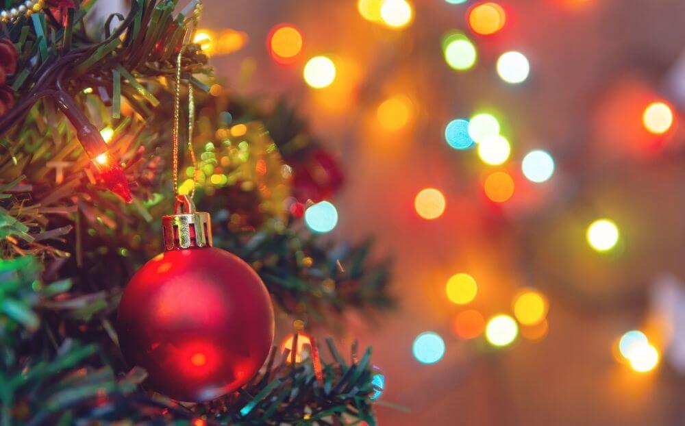 Ποια διάσημη μανούλα στόλισε ήδη το Χριστουγεννιάτικο δέντρο;