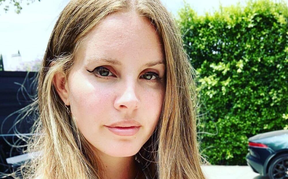 Lana Del Ray: Αρραβωνιάστηκε τον κιθαρίστα που γνώρισε στο Instagram