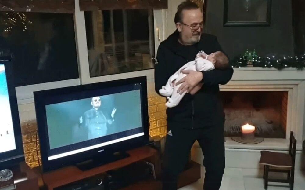 Ο Σταμάτης Γονίδης χορεύει με για πρώτη φορά με την τριών μηνών κόρη του!
