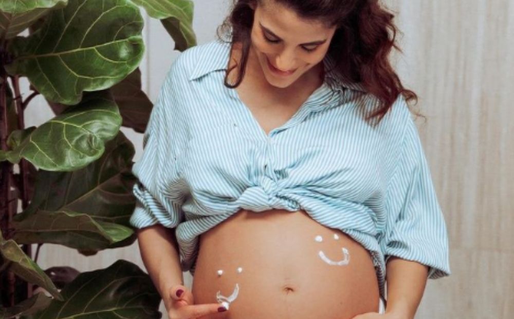 Χριστίνα Μπόμπα: Πόζαρε με φουσκωμένη κοιλίτσα στον 6ο μήνα της εγκυμοσύνης και έριξε το Instagram