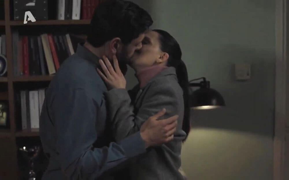Η Αγγελική με τον Στέφανο είναι επίσημα ζευγάρι! Δείτε το βίντεο με το ωραιότερο φιλί που έδωσαν