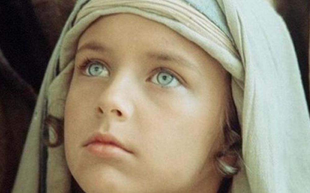 «Ο Ιησούς από τη Ναζαρέτ»: Έτσι είναι σήμερα ο 12χρονος Ιησούς με το διαπεραστικό βλέμμα