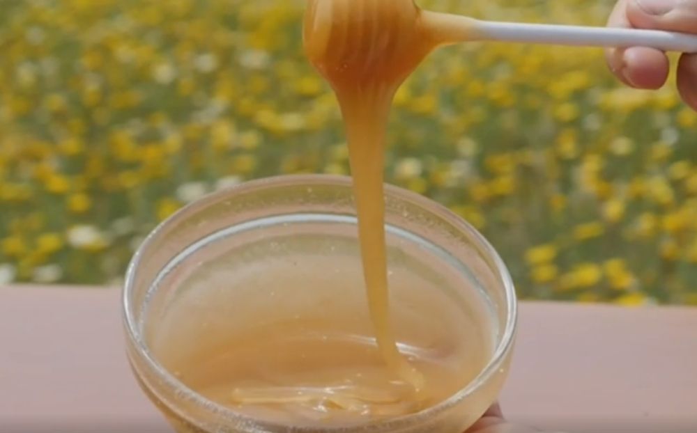 Τραβηχτές πίτες με μέλι Ικαρίας - ΒΙΝΤΕΟ