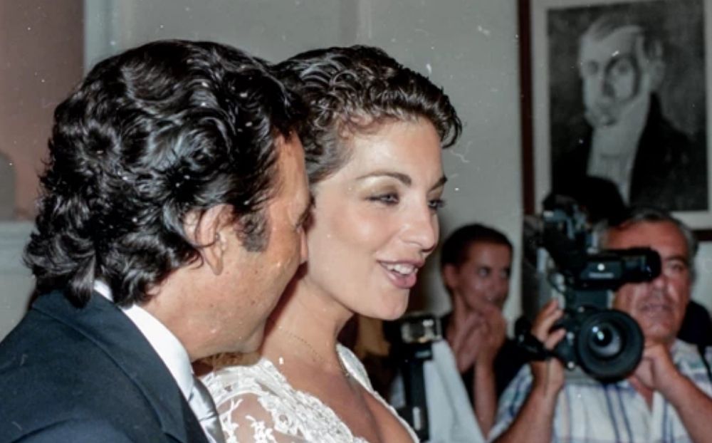 Άντζελα Γκερέκου: Μοιράστηκε σπάνιες εικόνες από το γάμο της με τον Τόλη Βοσκόπουλο για την 25η επέτειο που δεν πρόλαβαν να γιορτάσουν