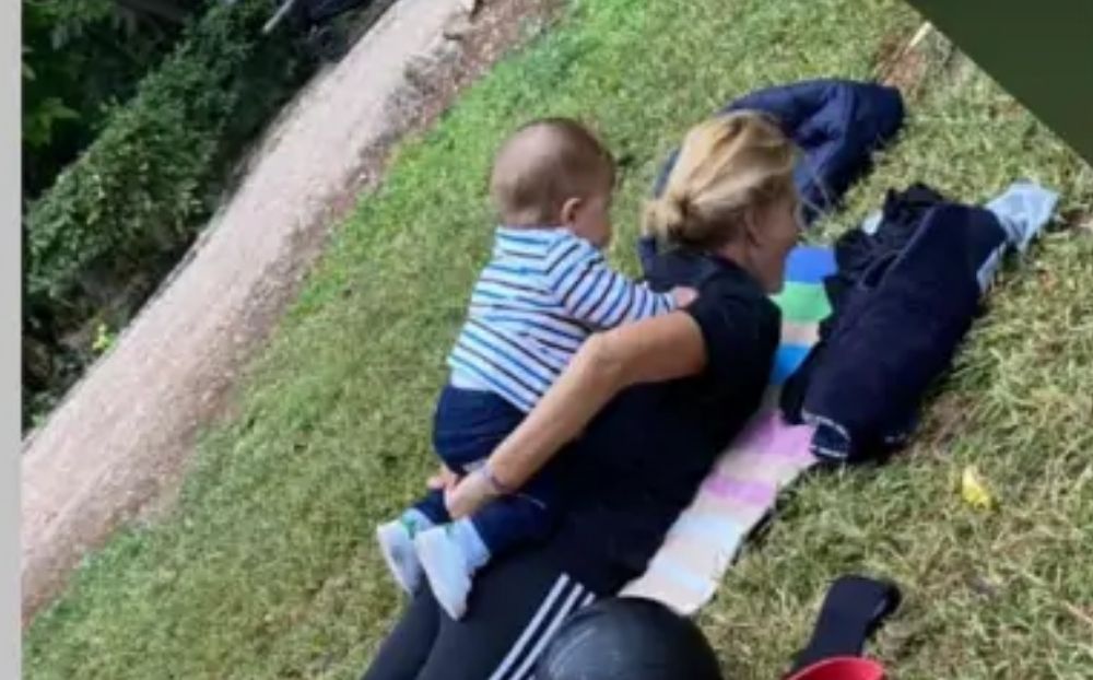 Τζένη Μπαλατσινού: Έκανε γυμναστική με τον γιο της και το Instagram υποκλίθηκε