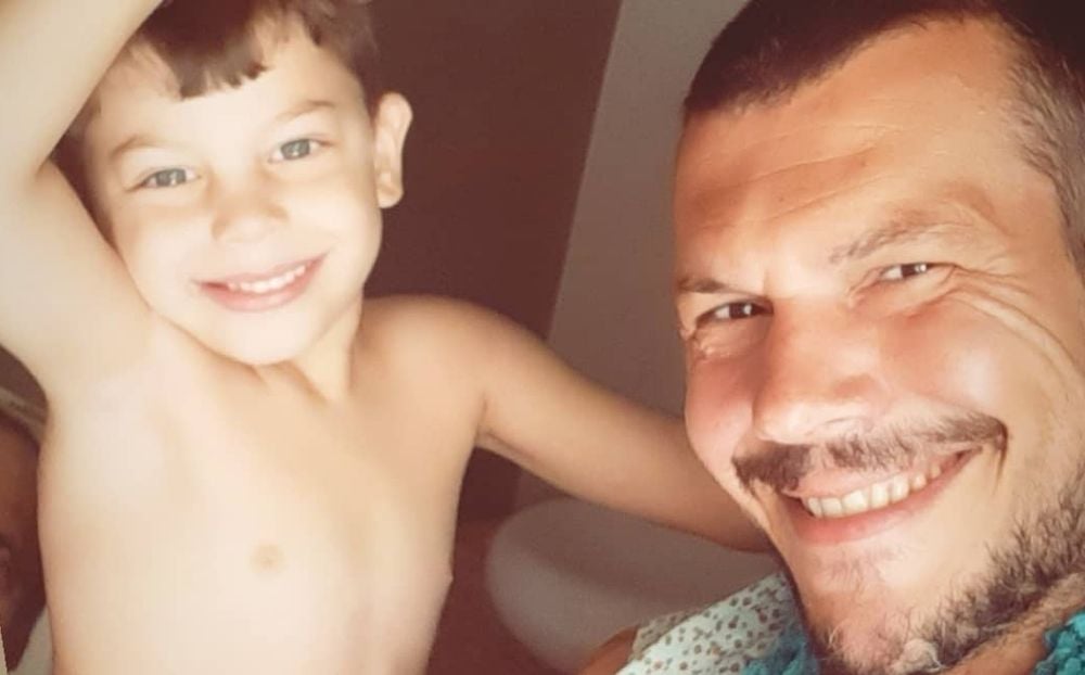 Ιωάννης Παπαζήσης: Πόζαρε με τον γιο του σε μία σπάνια φωτογραφία