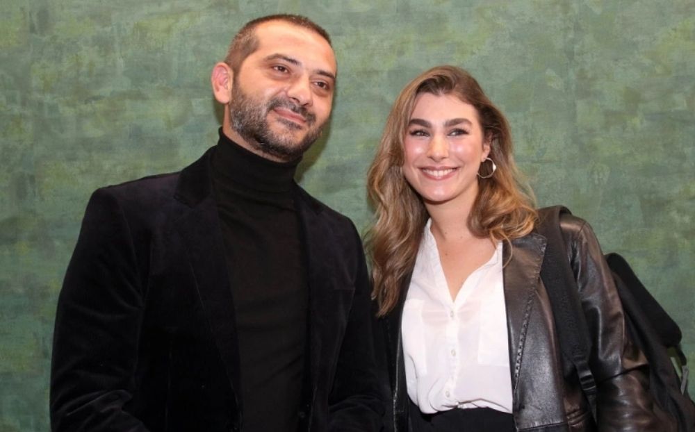 Ο Λεωνίδας Κουτσόπουλος και η Χρύσα Μιχαλοπούλου περιμένουν τον πελαργό