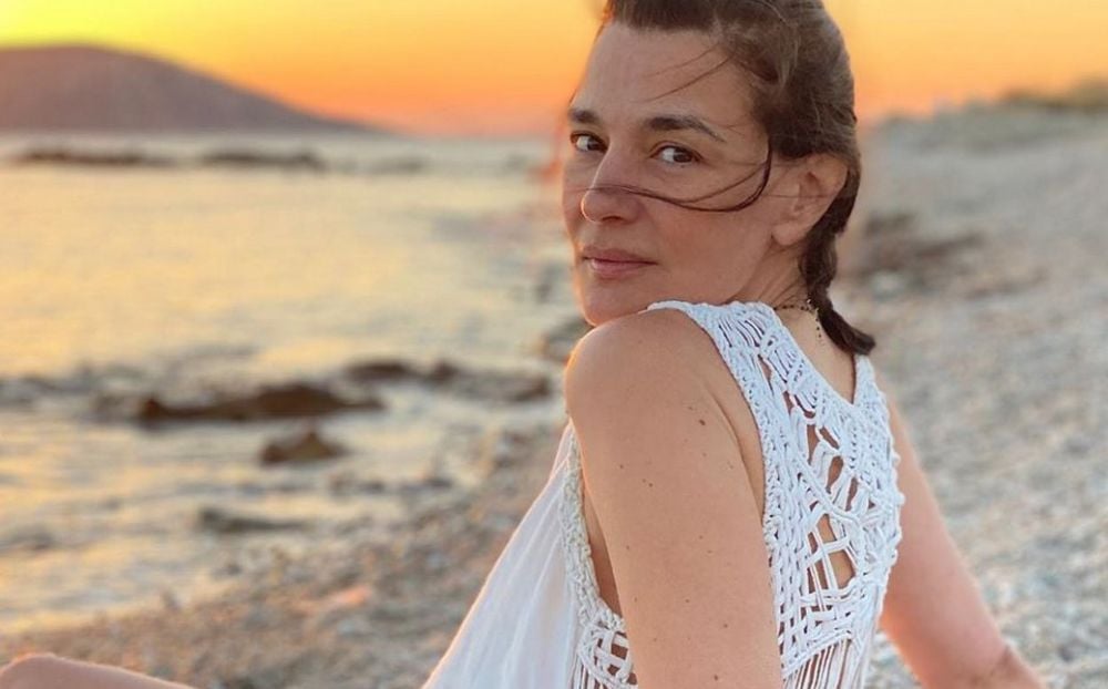 Η Μαρία Ναυπλιώτου τόπλες σε παραλία της Κρήτης