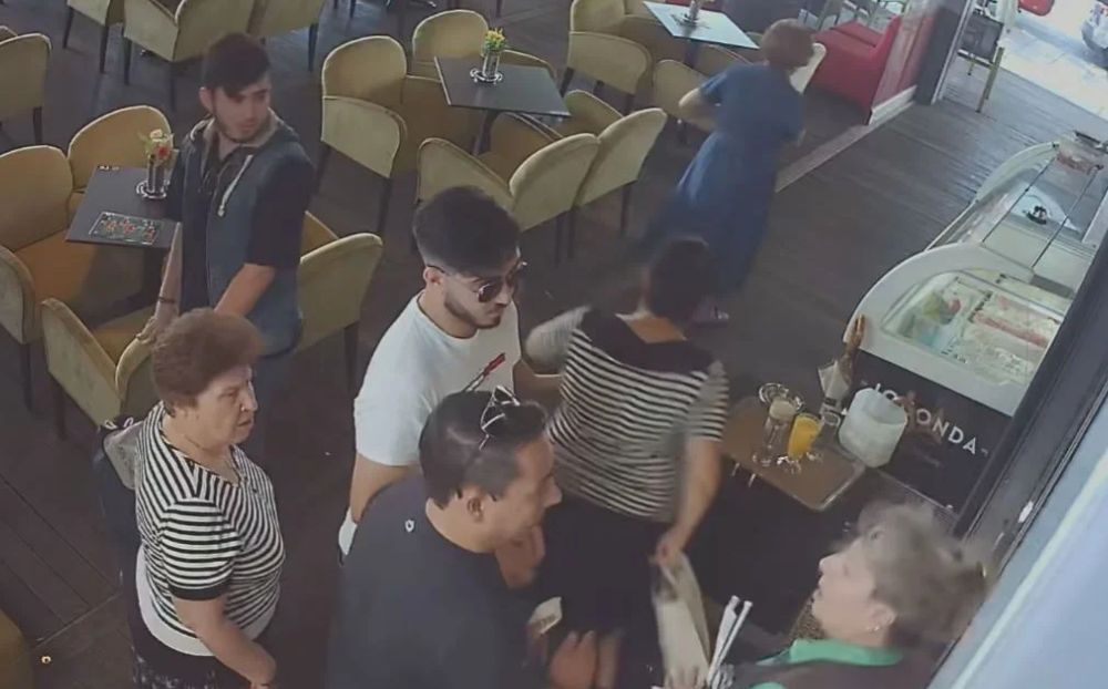 ΣΟΚ: Πελάτης χαστούκισε ιδιοκτήτρια καφετέριας επειδή άργησε η παραγγελία του